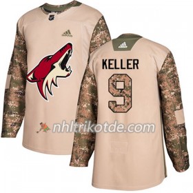 Arizona Coyotes Trikot Clayton Keller 9 Adidas 2017-2018 Camo Veterans Day Practice Authentic - Herren